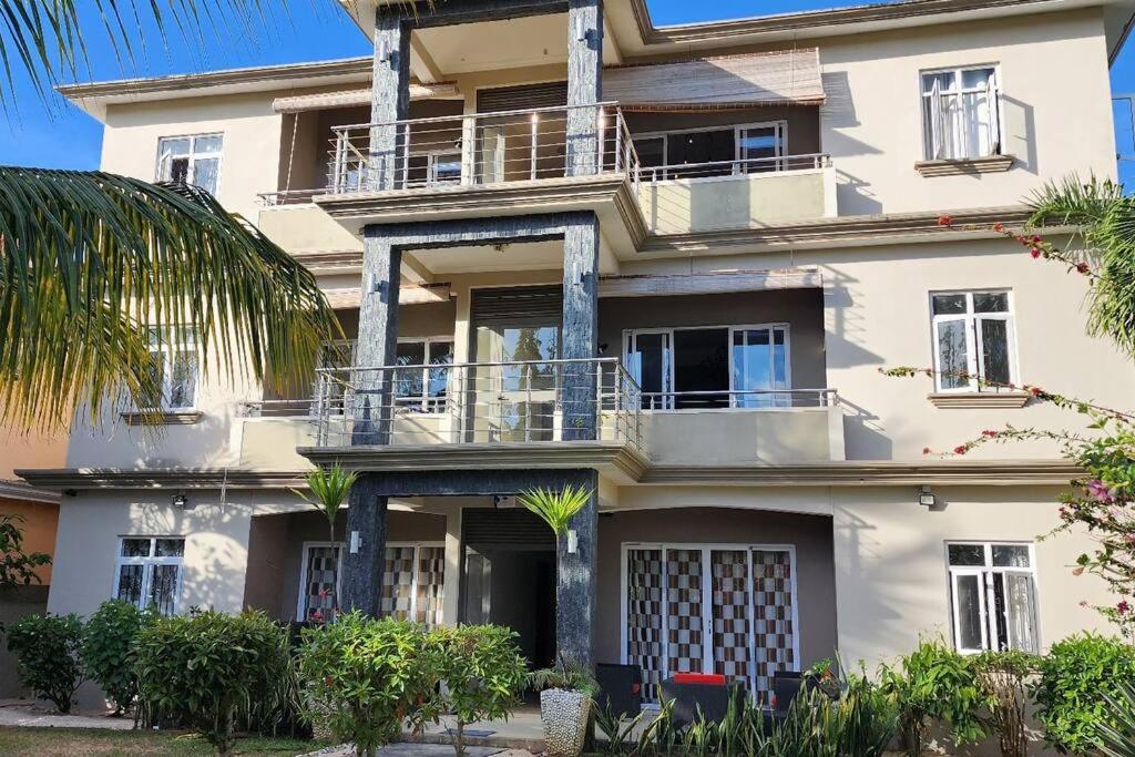 Number 8, 2Nd Floor, Pebble Bay Apartments Grand-Baie Dış mekan fotoğraf